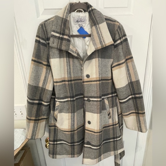 Jackets & Blazers - Plaid tan / gray shacket